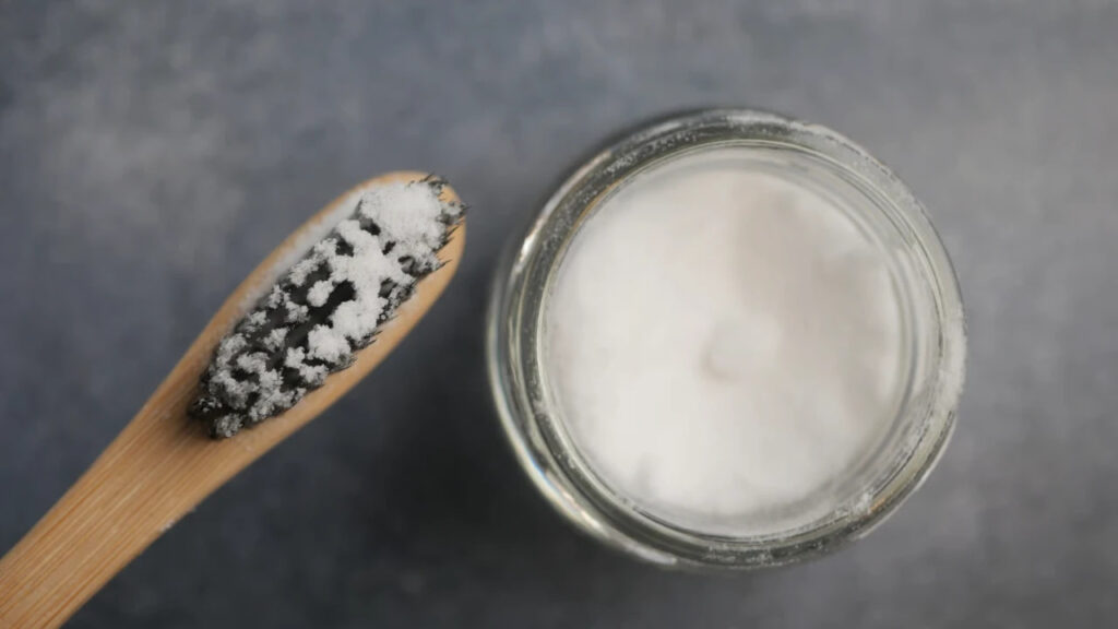 Does baking soda and coconut oil whiten teeth Does baking soda and coconut oil whiten teeth?