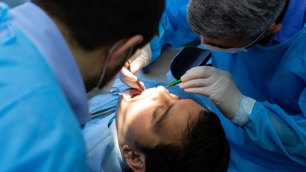 Emergency dentist vs. Er Emergency dentist vs. Er