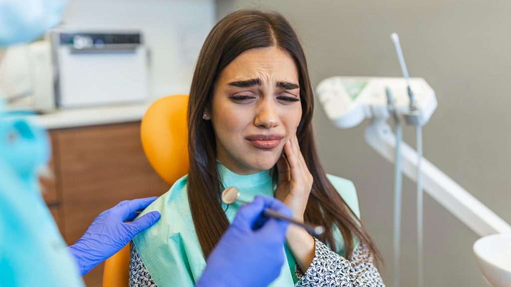 What dental emergencies should you treat immediately What dental emergencies should you treat immediately