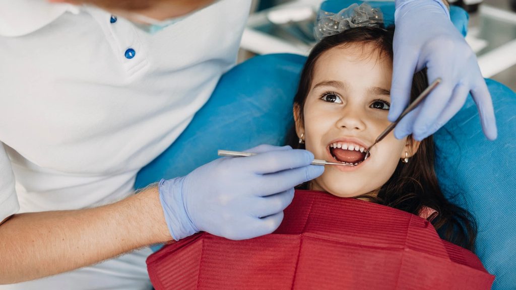 When should your child visit a dentist When should your child visit a dentist